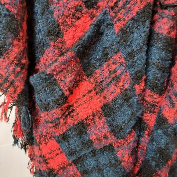 Wonderfully soft and cozy hooded Rauna with fringed hemline - One Size - Picture 7 of 9